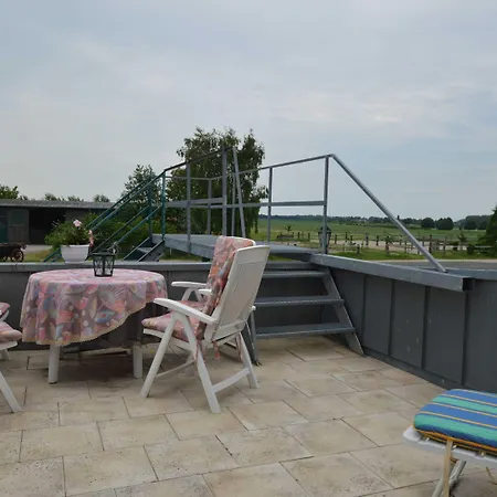 On A Farm Near Duesseldorf Daire *